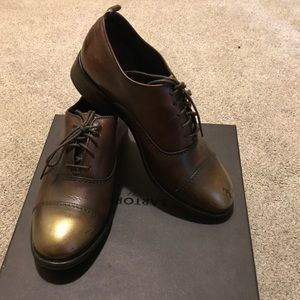 Gold toe leather Oxford shoes